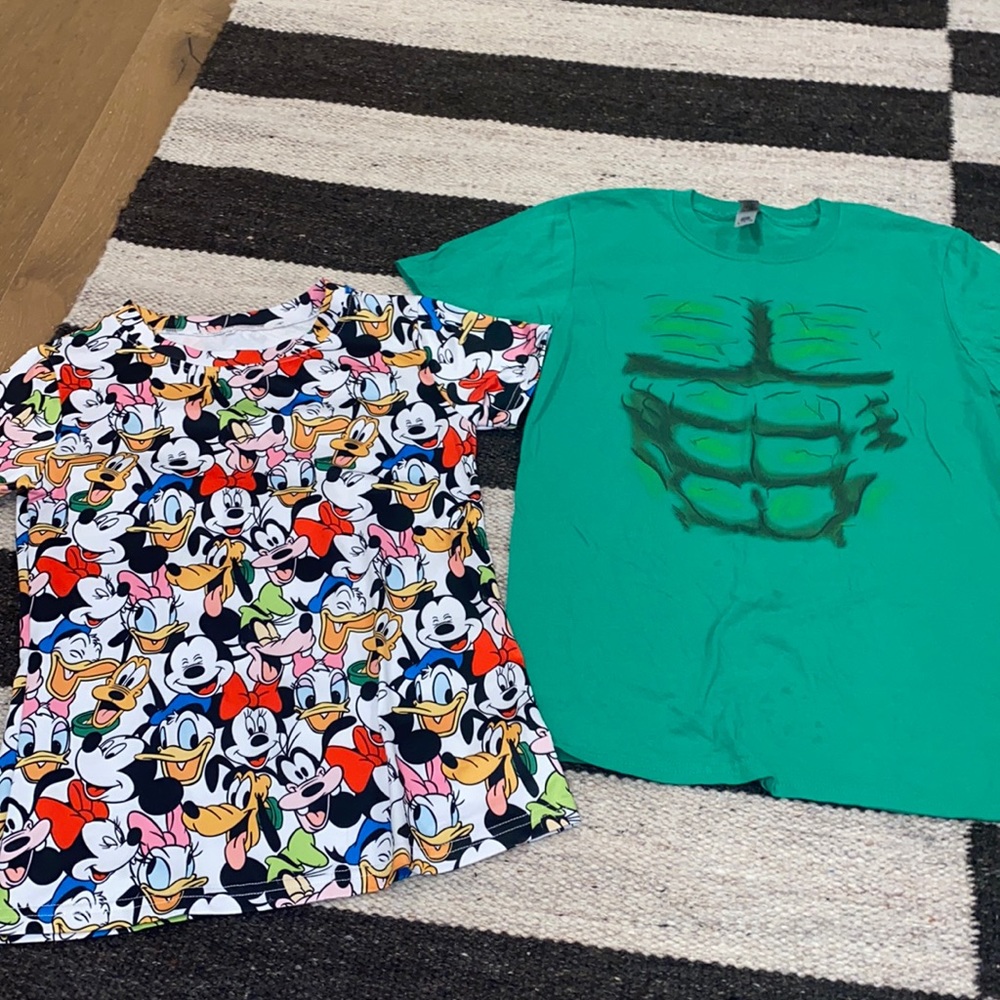 Disney hulk and Mickey characters tee. Excellent condition